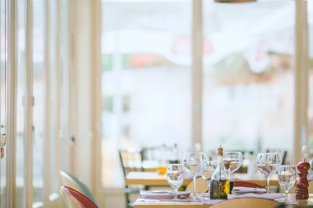 Elegancka sala restauracyjna ValleyBridgeWorks